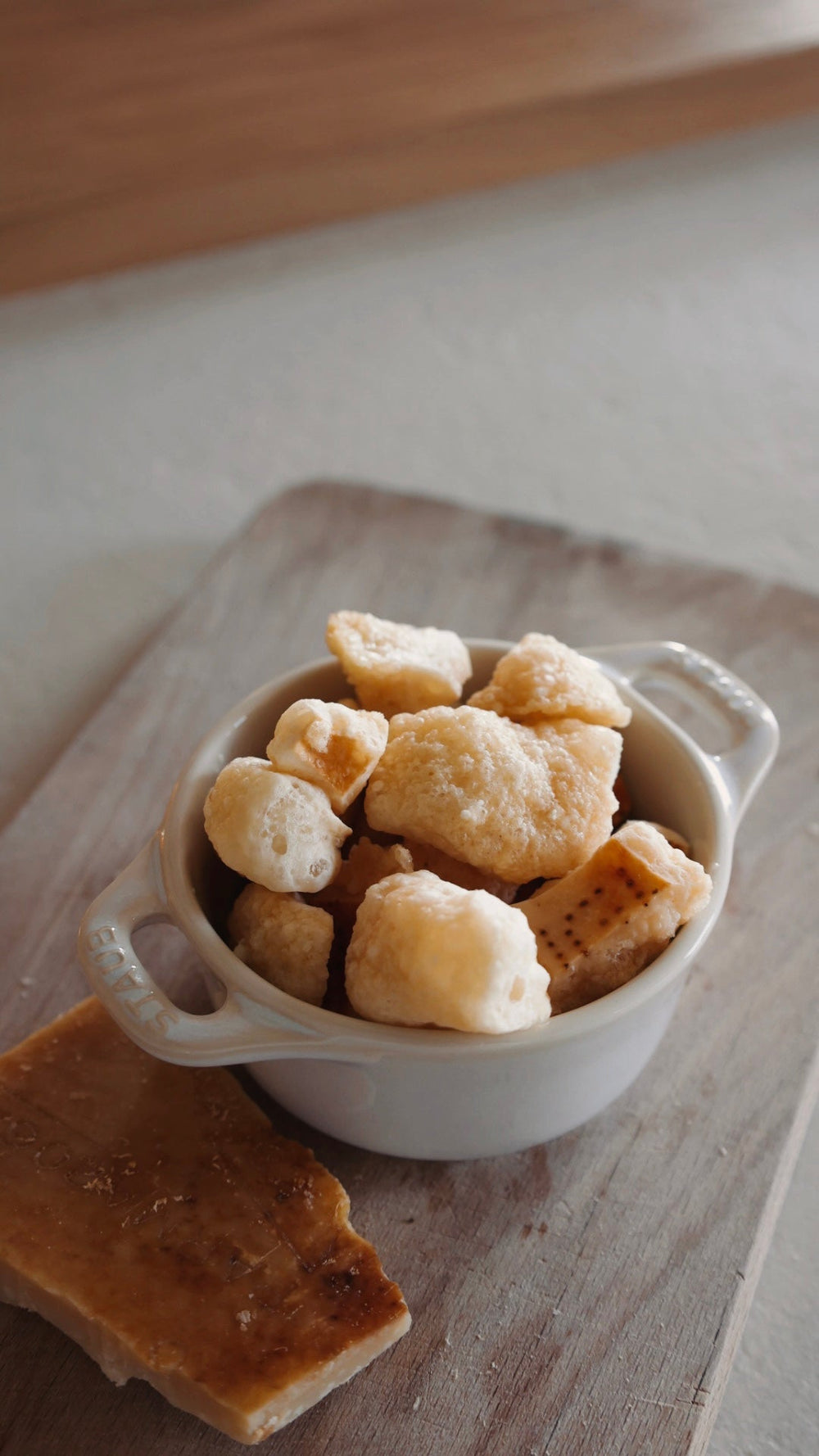 Popcorn aus Parmesanrinde – das italienische Zero-Waste-Geheimnis