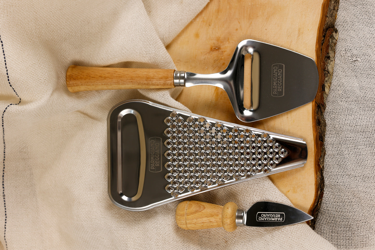 Set für Parmigiano Reggiano mit Messer, Hobel und Reibe