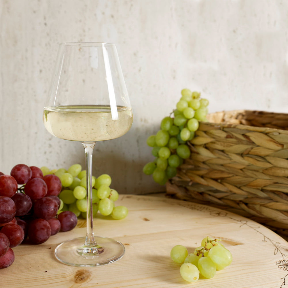 Italienischer Weißwein aus lokaler Kellerei