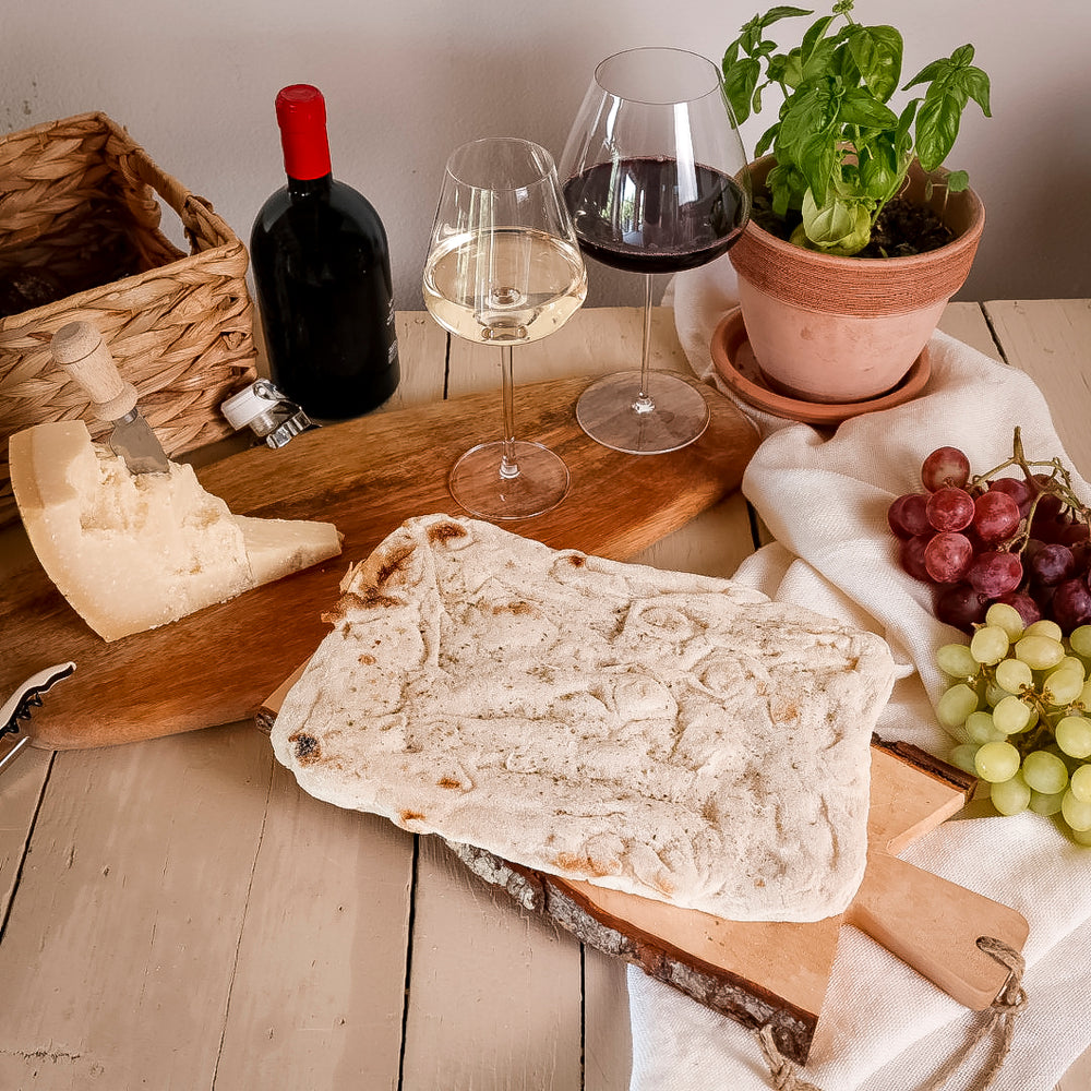 Italienische Produkte als Parmigiano Reggiano, Pinsa, Wein