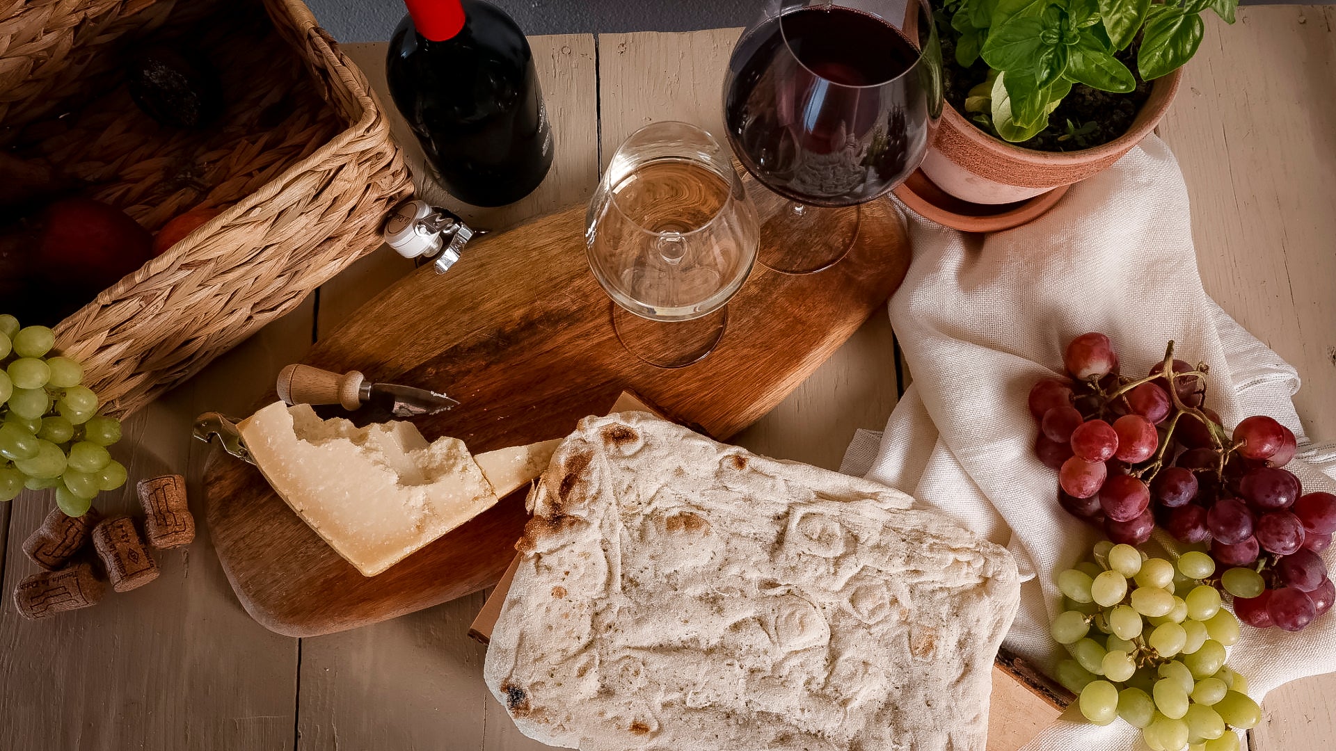 Italienische Produkte als Parmigiano Reggiano Wein, Pinsa